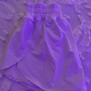 white ruffled edge lululemon shorts